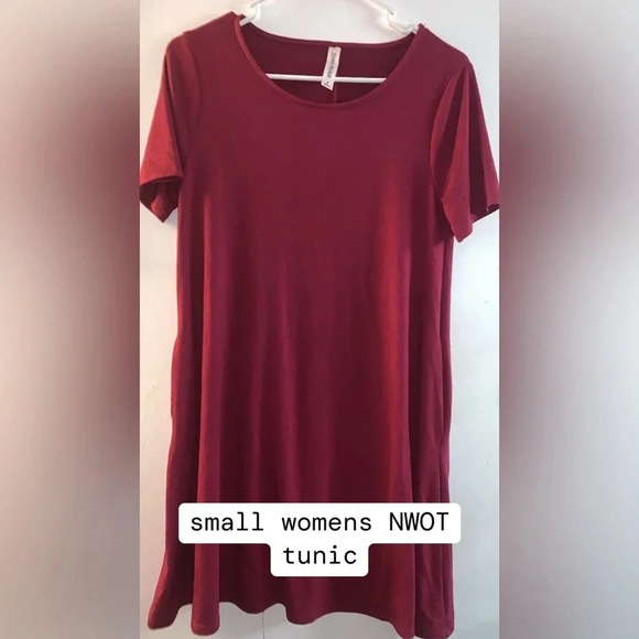 Small zenana cranberry tunic NWOT - Picture 1 of 4